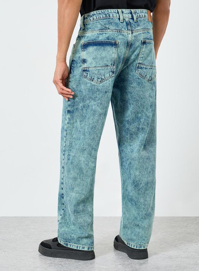 ستايلي جينز بتفاصيل حمض مشطوف بقصة واسعة - Image 3